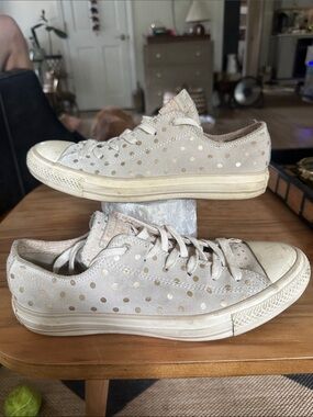 Converse All Star suede Cream Sneakers with Metallic Gold Polka Dots. Size 9